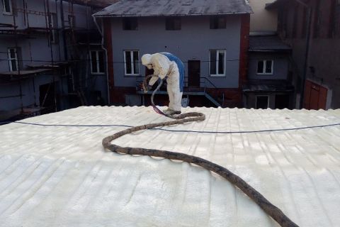 Střecha skladu - tvrdá PUR