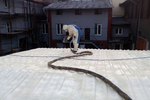 Střecha skladu - tvrdá PUR