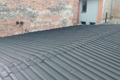 Střecha skladu - tvrdá PUR