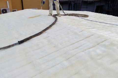 Střecha skladu - tvrdá PUR