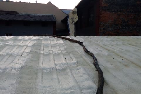 Střecha skladu - tvrdá PUR