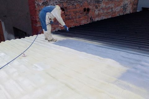 Střecha skladu - tvrdá PUR