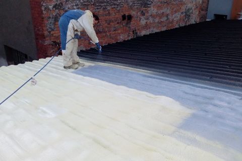 Střecha skladu - tvrdá PUR