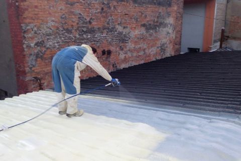 Střecha skladu - tvrdá PUR