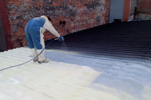 Střecha skladu - tvrdá PUR